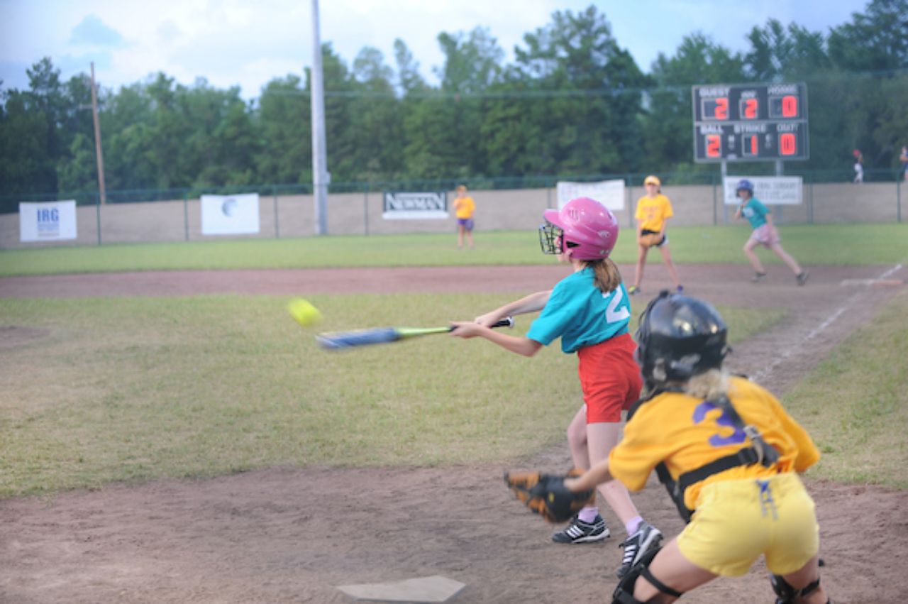 kids playing softball